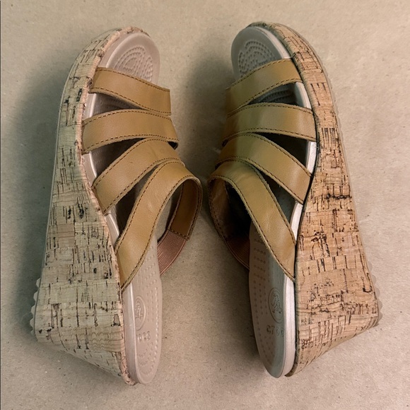 CROCS Tan A-Leigh Leather Multi Straps Slides Cork Wedge Women’s Sandals, Size 6 - Picture 10 of 15